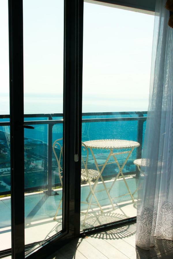 Апартамент Студия Панорамный Возле Моря Batumi Exterior foto